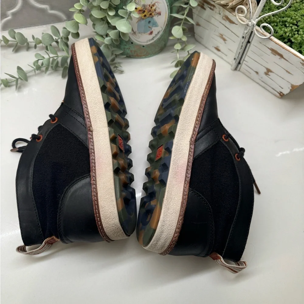 Mens  PF Flyers Chukka leather boots size 10